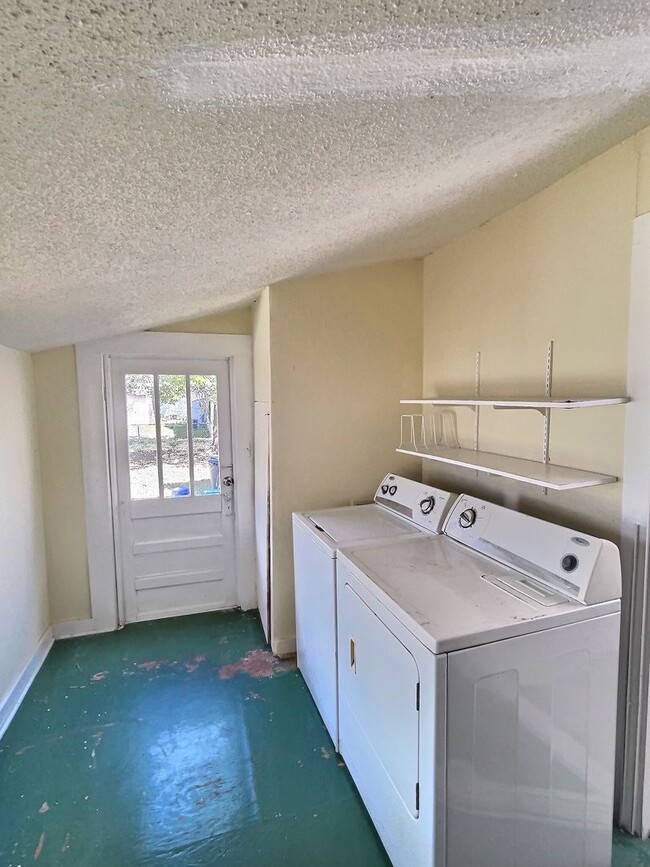 Building Photo - Cozy Cottage in Prime Downtown Ocean Springs Location!