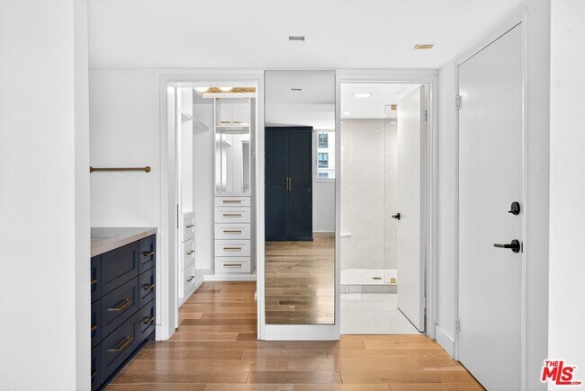 Building Photo - 10535 Wilshire Blvd