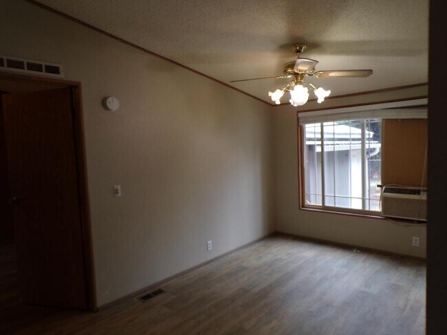 Building Photo - 4590 US-20