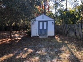 Building Photo - 905 Lowry Ct