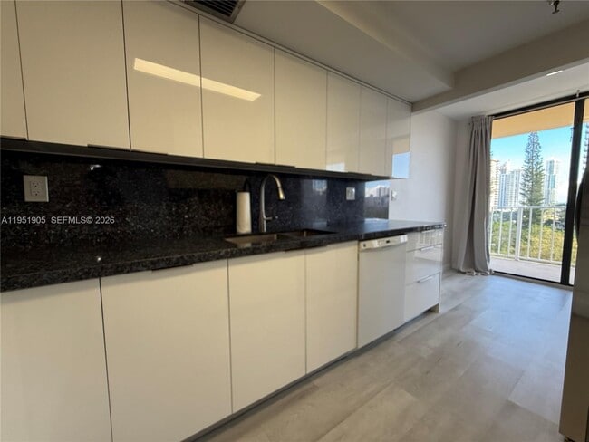 Building Photo - 290 174th St St