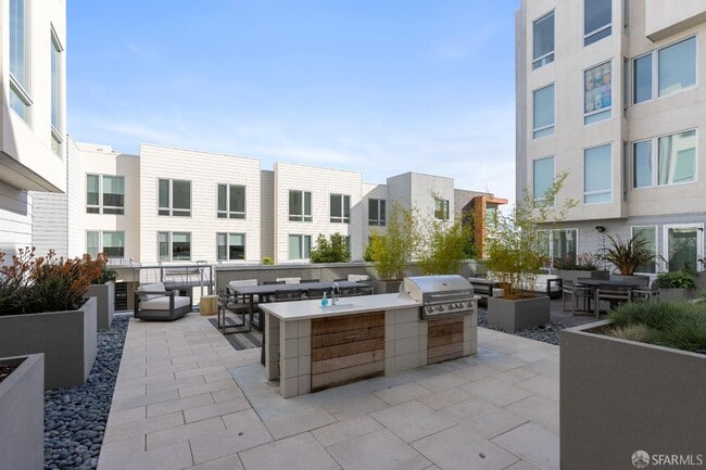 Building Photo - 10 Innes Ct