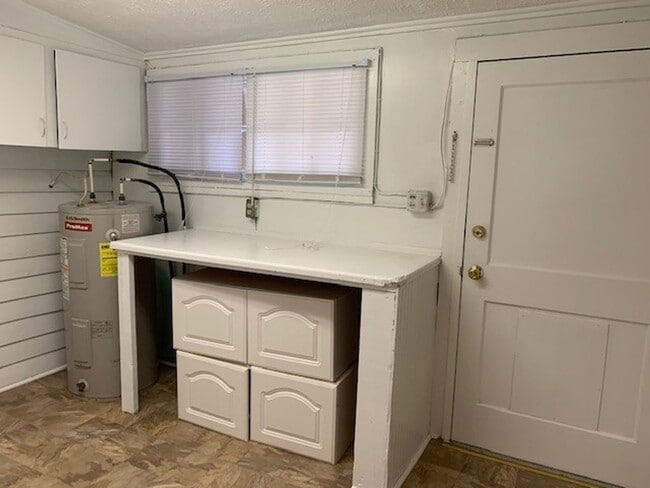 Building Photo - 3-Bedroom 2-bath home