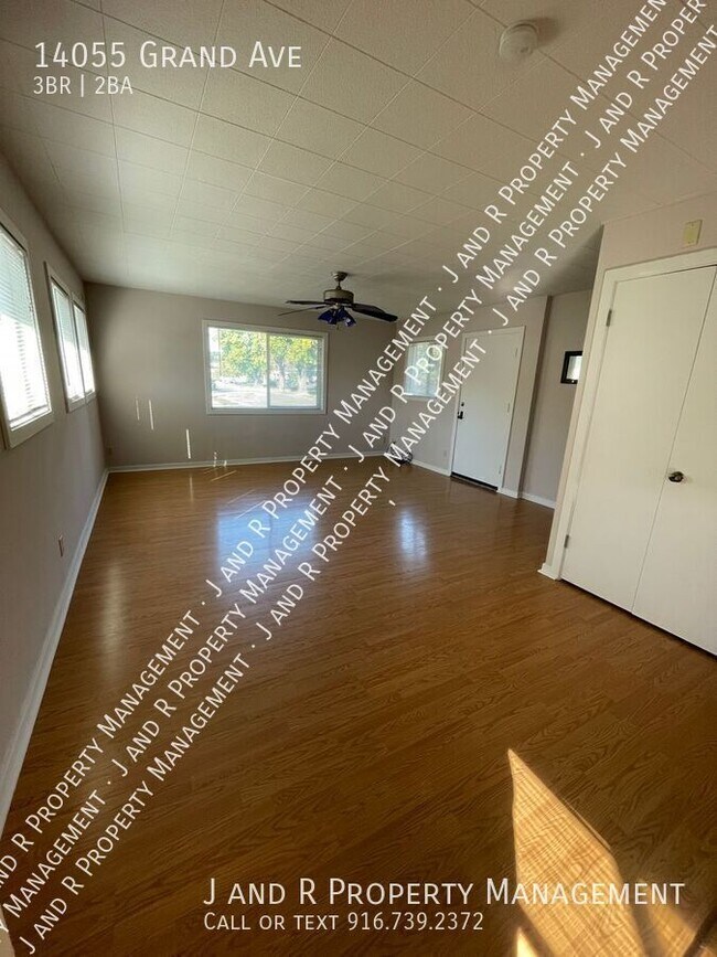 Building Photo - 14055 Grand Ave