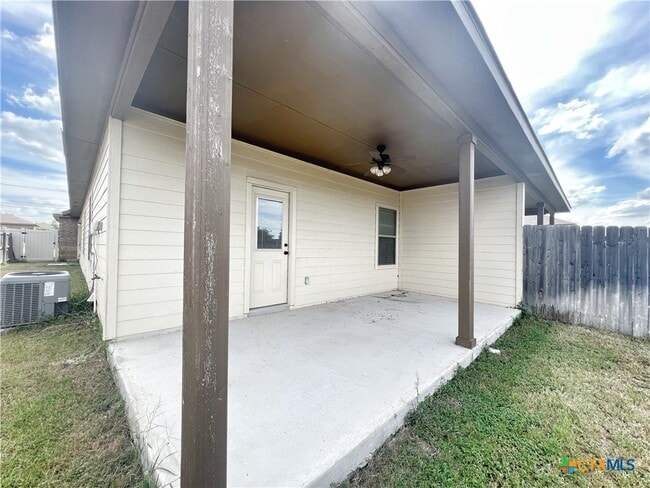Building Photo - 2611 Pahmeyer Rd