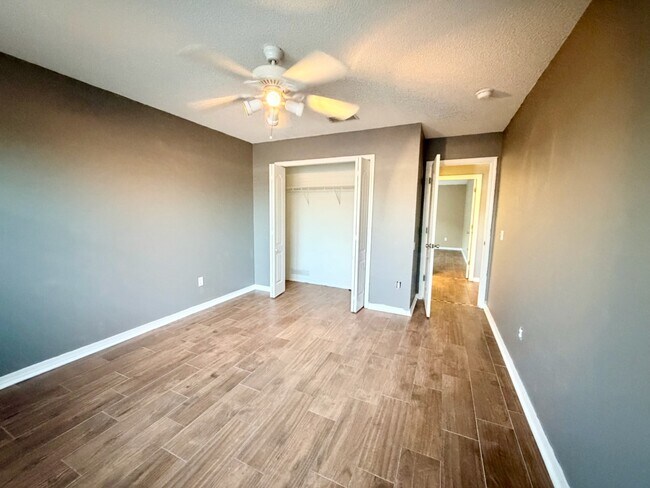 Building Photo - 2070 Catline Cir