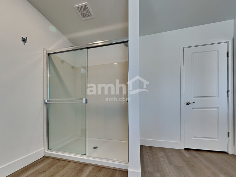 Building Photo - 9527 E Friedel Dr