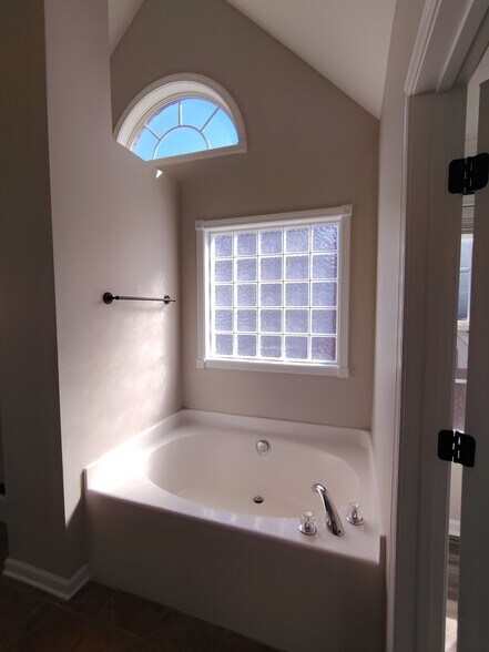 Building Photo - 110 Ruland Cir