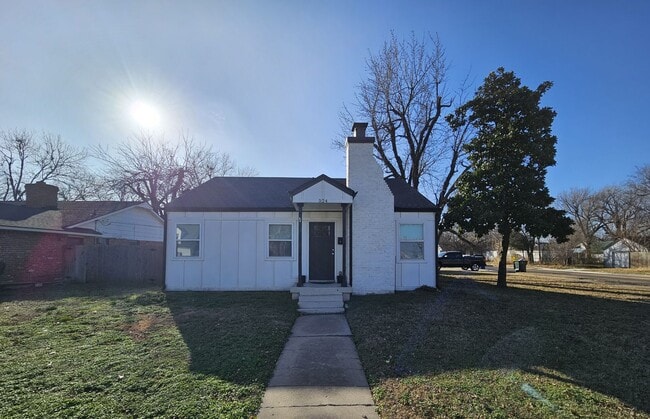 Building Photo - (2) Bed/(1) Bath Available NOW! Updated!