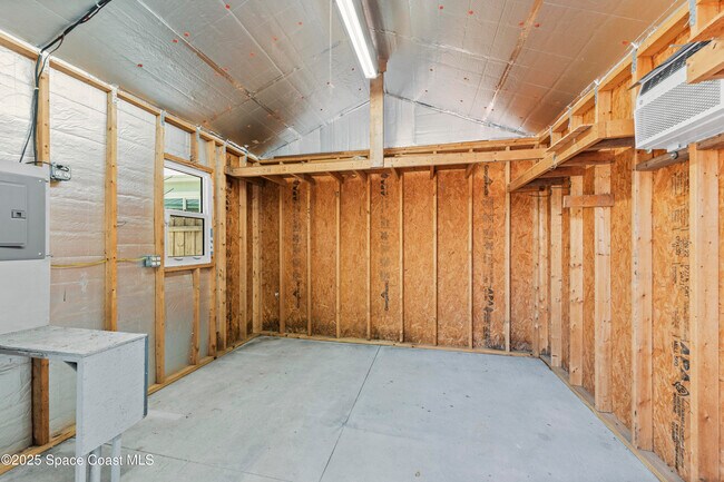 Building Photo - 676 Young St