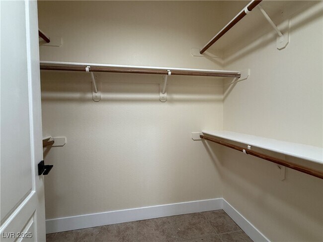 Building Photo - 2305 W Horizon Ridge Pkwy