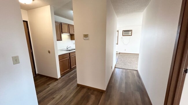 Building Photo - Pet Friendly 2 bedroom 1 bathroom for Rent!