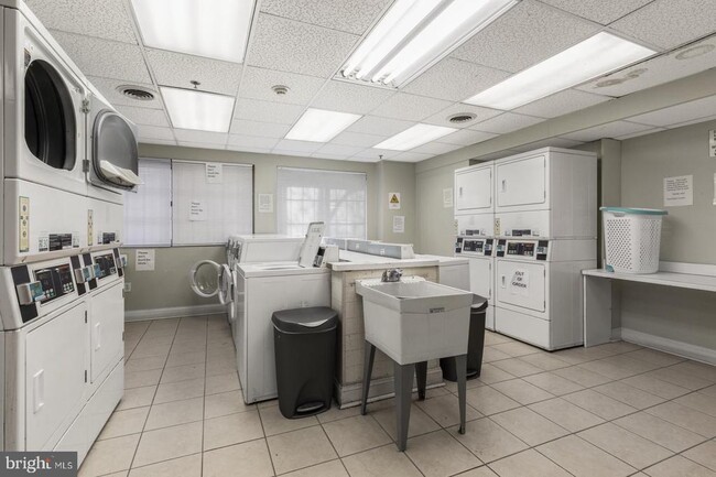 Building Photo - 2101 Chestnut St