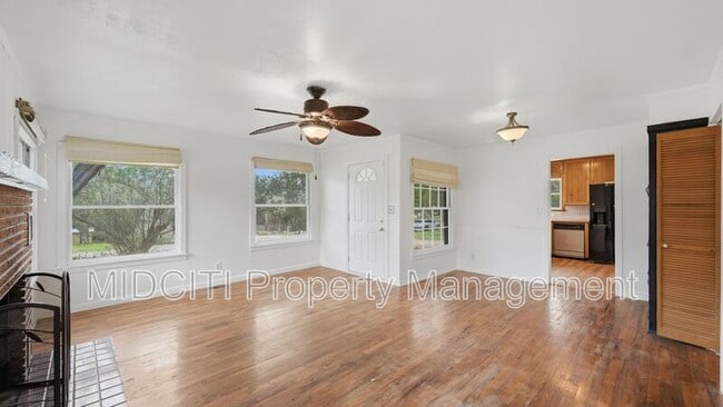 Building Photo - 1079 Canyon Dr