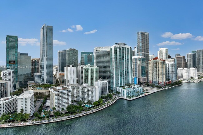 Building Photo - 1300 Brickell Bay Dr