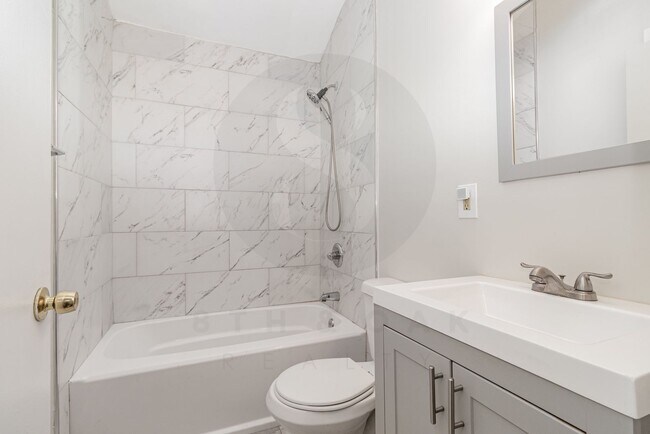 Building Photo - Charming 3BR/1BA Ranch Home with Fenced Backyard & Screened Porch