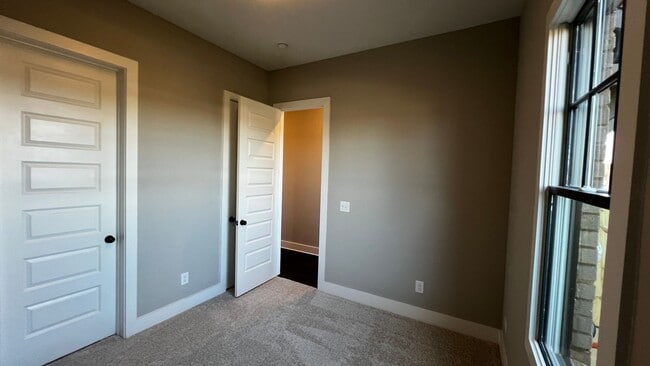 Building Photo - Spain Park Schools 3 Bedroom / 3 Bath Townhouse