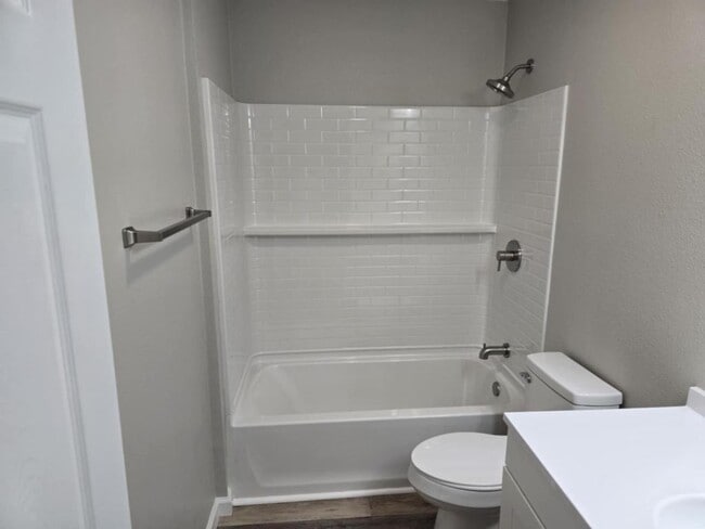 Building Photo - 1019 N Quincy Ave