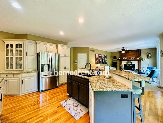 Building Photo - Beautiful Four Bedroom Home in a Quiet Neighborhood w/ an Updated Kitchen, Wood Floors, and a Fin...