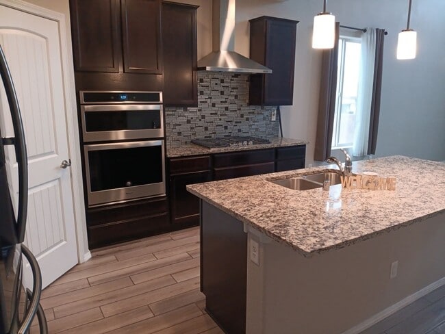 Building Photo - Spacious 4-bedroom, 2.5-bathroom home! Showings available NOW!