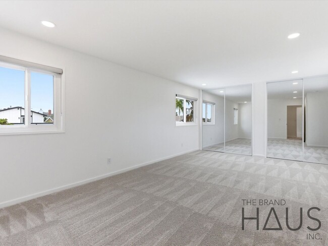 Building Photo - Newly Remodeled Huntington Beach Home with Brand-New AC & Premium Finishes