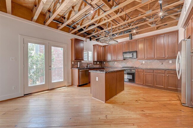 Building Photo - 915 Knox St
