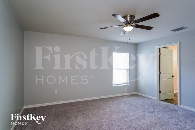 Building Photo - 2918 NW 5th Ave