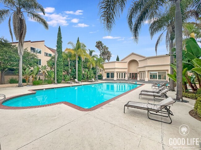 Building Photo - Gorgeous 1B/1BA condo w/ Washer/Dryer and ...