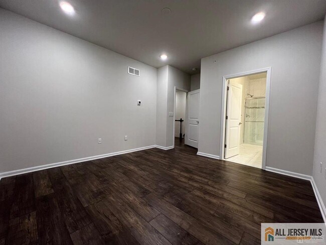 Building Photo - 706 Greenland Square