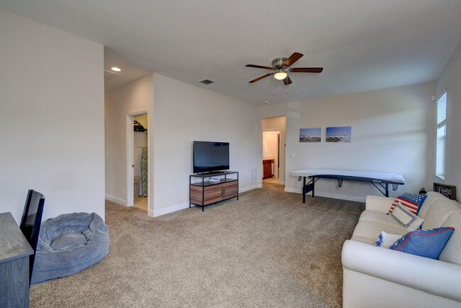 Building Photo - 495 NE Abaca Way