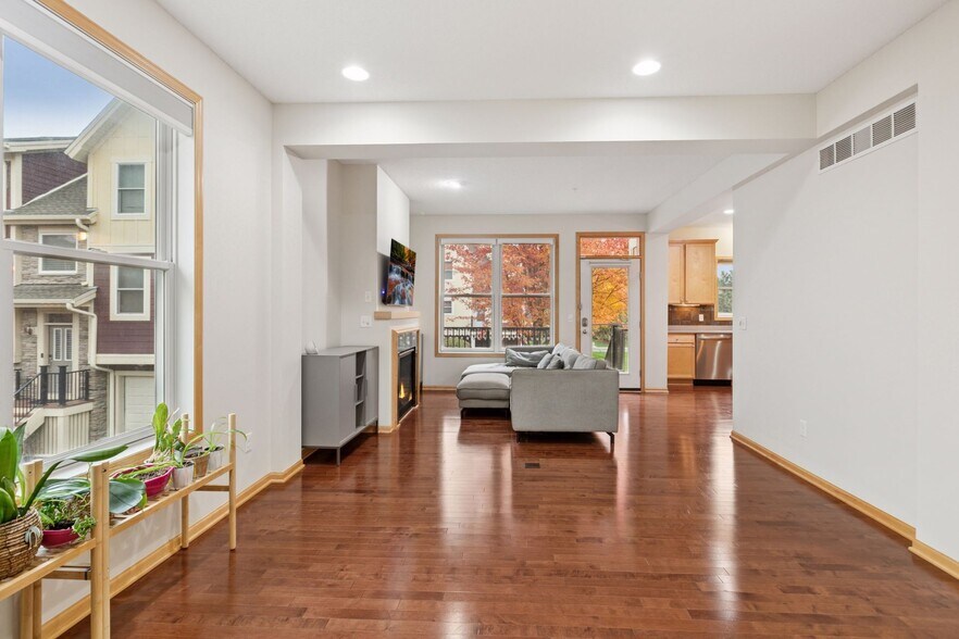 Building Photo - 10749 Falling Water Ln