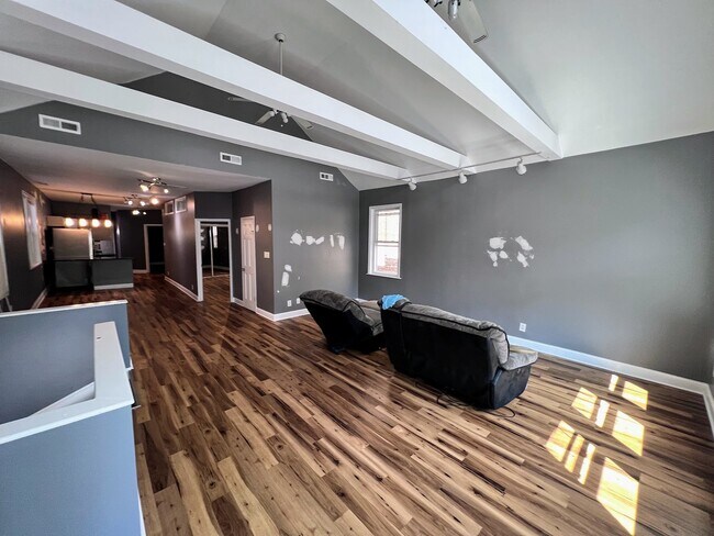Building Photo - 2062 N Damen Ave