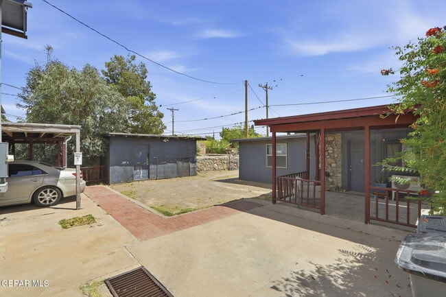 Building Photo - 4410 Trowbridge Dr