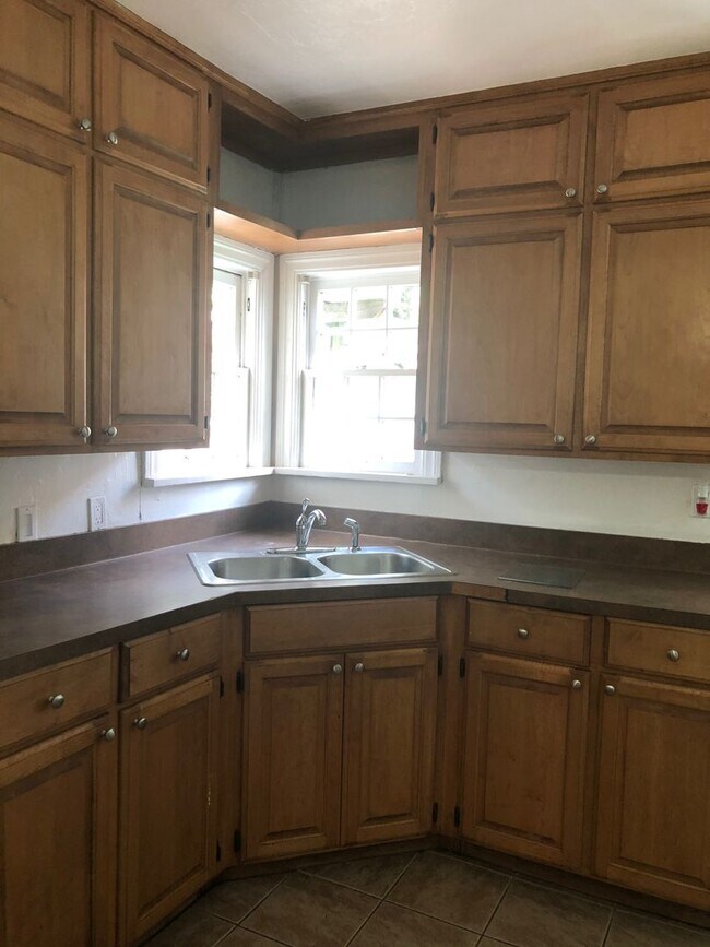 Building Photo - 2 Bed 1 Bath - Refrigerator Included - Urb...