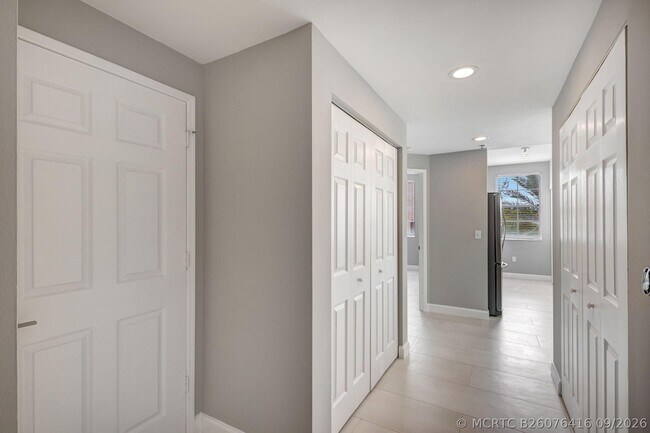 Building Photo - 616 Clearwater Park Rd