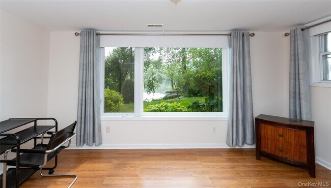 Building Photo - 24 Crescent Dr