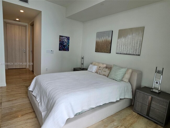 Building Photo - 1000 Brickell Plaza