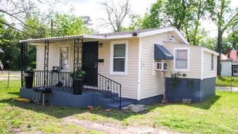 Front - 1732 Telfair St