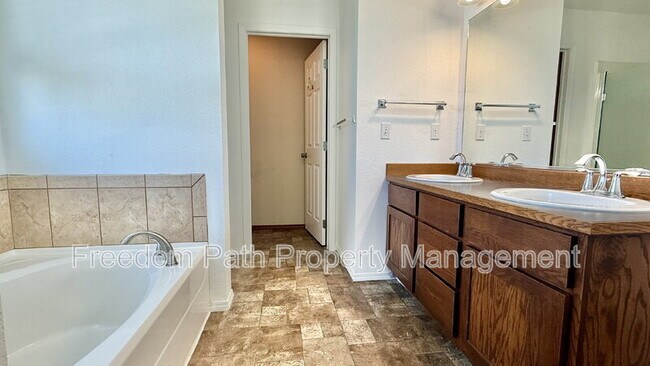 Building Photo - 3783 Pandion Dr
