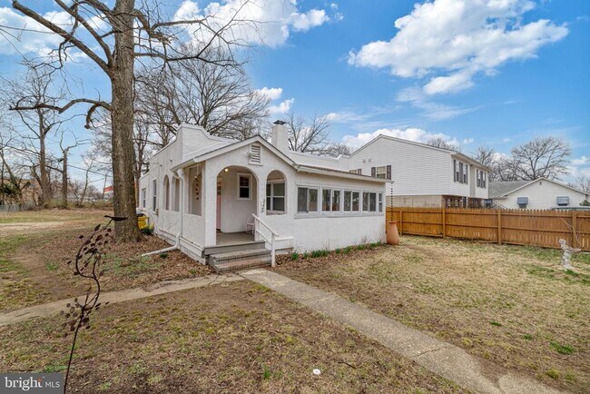 Building Photo - 5123 Crittenden St