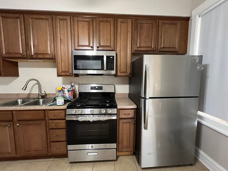 Building Photo - 4718 N Laramie Ave