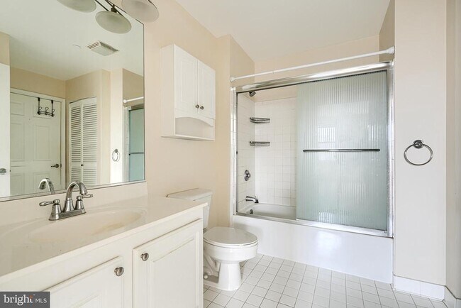 Building Photo - 23 Pierside Dr