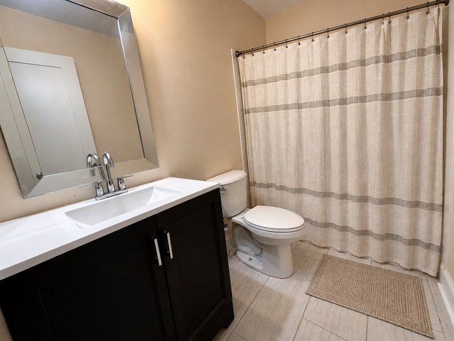 Building Photo - 1191 Hialeah Ln