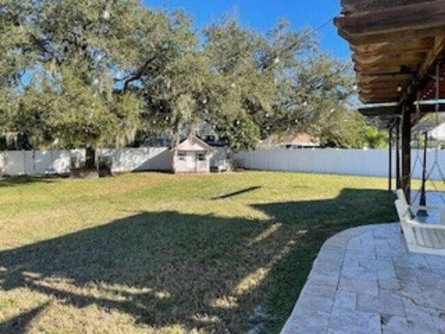 Building Photo - Carrollwood area , Andover Community , 3 Bedroom 2 Bath with beautiful Outdoor Living space. For ...