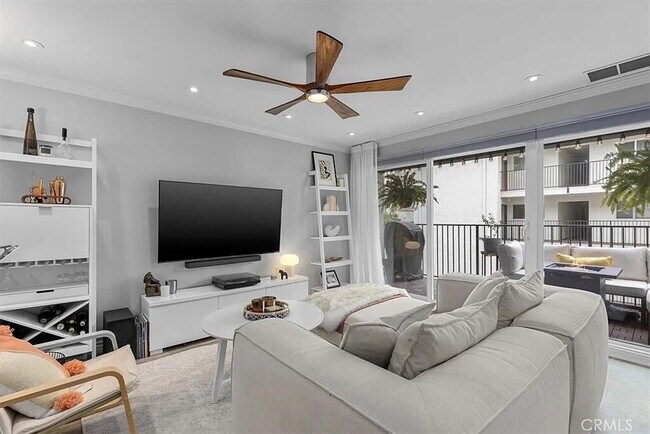 Building Photo - "Chic Hermosa Beach 1BR Apartment: 810 Sq ...