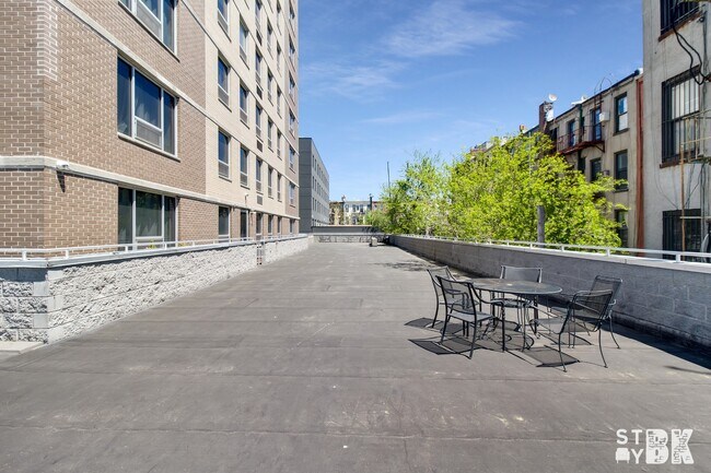 Building Photo - 350 Grove St