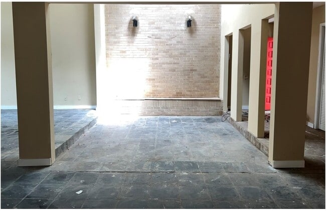 Building Photo - 4560 Bellaire Blvd