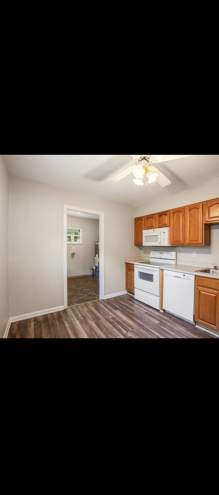 Building Photo - 875 Lamonde Dr