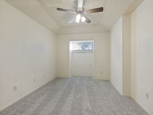 Building Photo - 1410 Arvel Cir