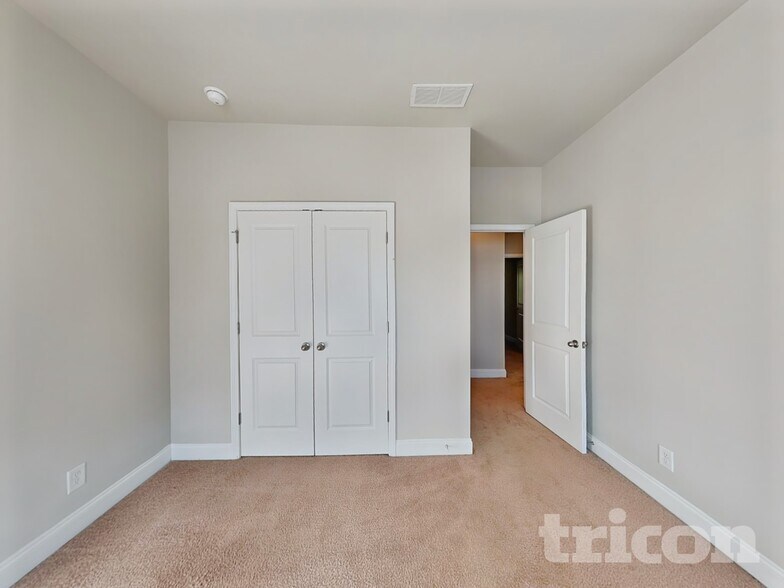 Building Photo - 949 Shy Ln